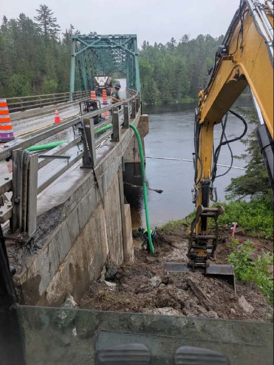 Photo qui représente des travaux de rehabilitation du sol et de l'eau