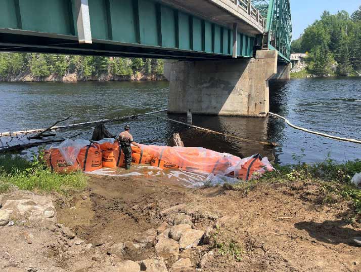 Photo qui représente l'installation du batardeau