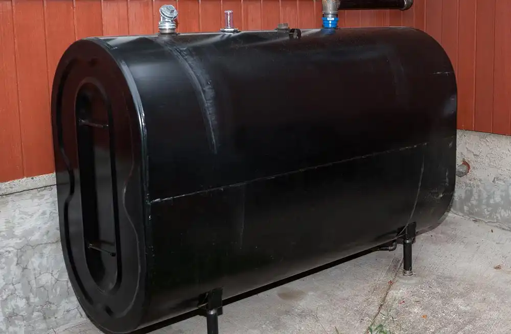 Réservoir d'huile au mazout usé hors-service